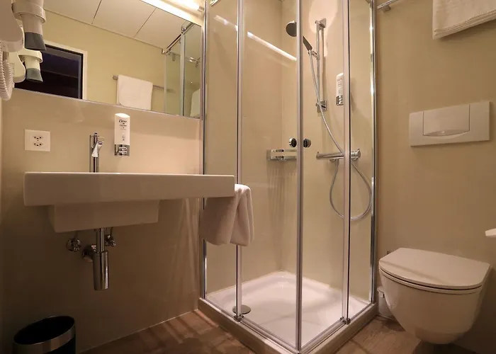 Elvezia أسكونا